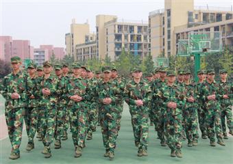 軍姿颯爽 正步豪邁——記中國礦大礦業(yè)學院軍訓