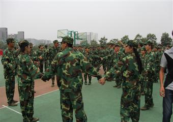 中國礦大礦業(yè)學院心理自助中心對新生做軍訓團體輔導