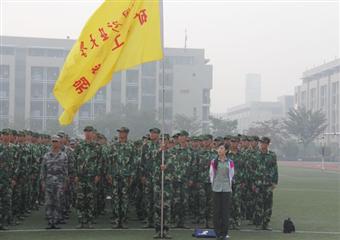 中國礦大礦業(yè)學(xué)院在第二次軍訓(xùn)隊(duì)列會(huì)操表現(xiàn)突出