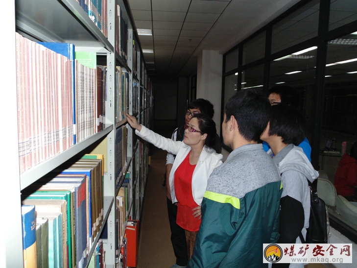 化工學(xué)院青年志愿者協(xié)會開展圖書館共建活動