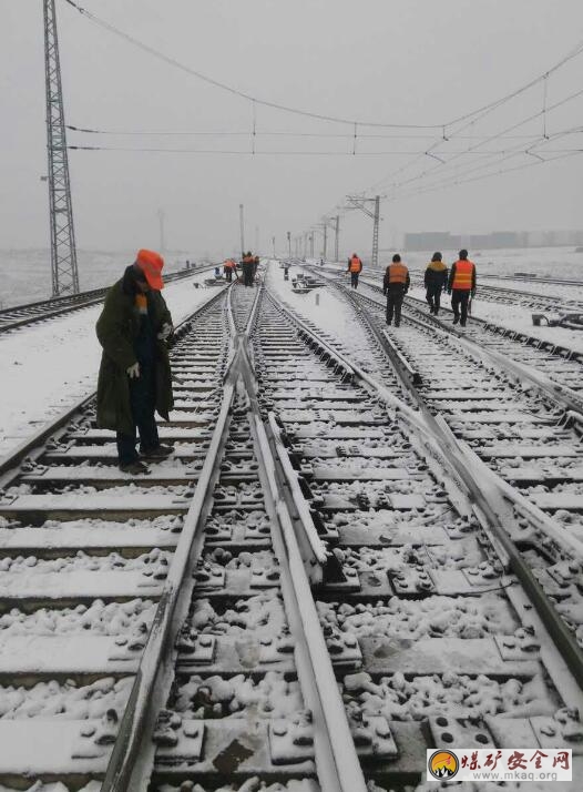 積極組織站區(qū)除雪  保障運輸組織暢通