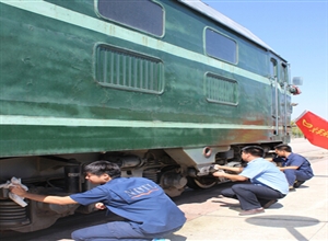 寧東鐵路公司機(jī)車運(yùn)用車間成立“火車頭”志愿者服務(wù)隊(duì)