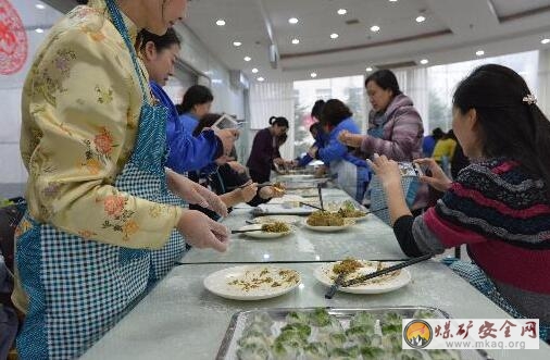 同煤漳澤電力蒲洲發(fā)（熱）電：冬至包餃子 溫情暖寒冬