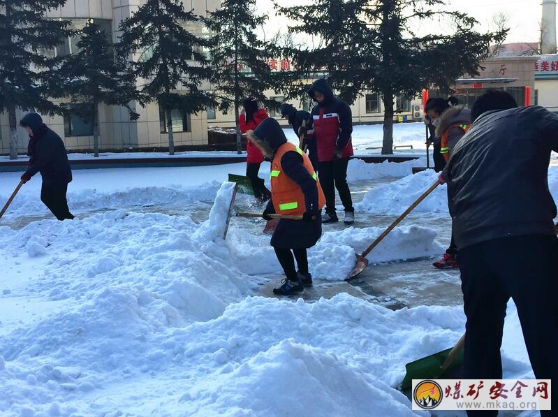 王坪煤電公司組織機(jī)關(guān)員工義務(wù)掃雪