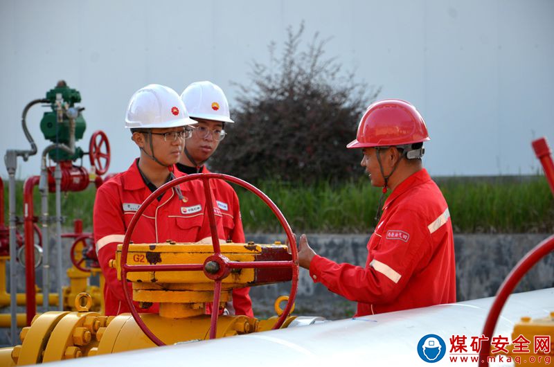 重慶氣礦開州作業(yè)區(qū)著力推進重點工程建設(shè)“后半篇”文章